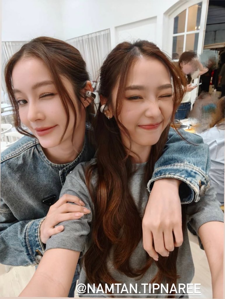 คนที่มีความสุขกับการทำงานมากที่สุดวันนี้คงเป็นพี่น้ำตาลจริงๆ คือสุขจนไม่สามารถเก็บไว้ได้ ต้องทวิตออกมาว่า ใจฟูwa ไม่เจอหลายวัน วันนี้คุ้มค่ามากที่ได้เจอ ยินดีด้วยนะคะพี่ 

LINE MAN LOVE NF
#LINEMANxNamtanFilm