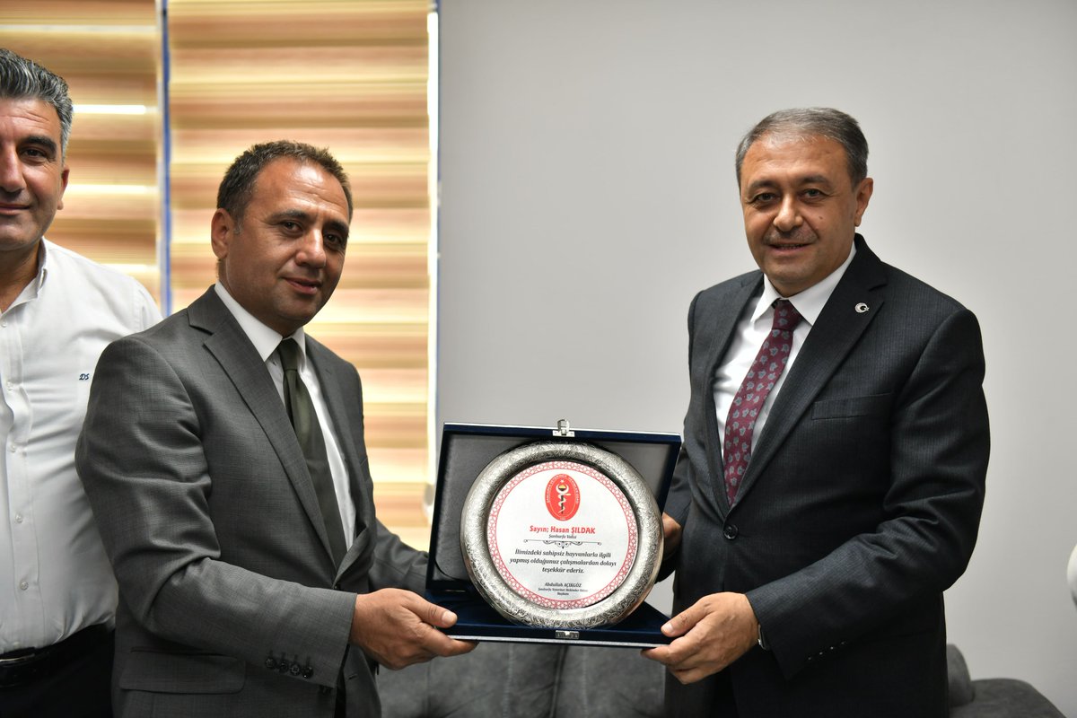 🟢 Şanlıurfa Veteriner Hekimleri Odamızı ziyaret ederek Değerli Yönetim Kurulu Başkanı ve Yönetim Kurulu Üyeleriyle bir araya geldik.

🟢 Nazik ve samimi ev sahiplikleri için Veteriner Hekimleri Odamıza teşekkür ediyorum.