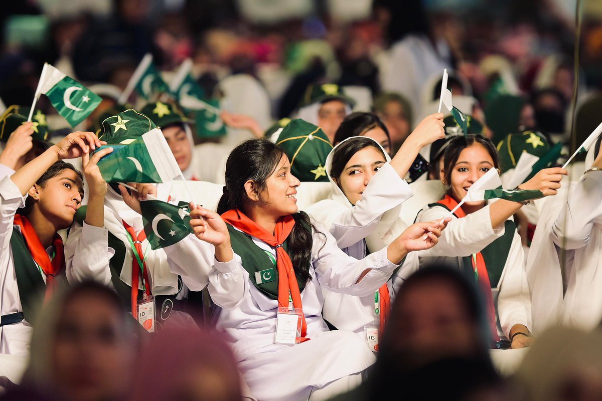 Record student attendance and unwavering belief in CM Maryam Nawaz's mission. She's winning hearts by working relentlessly for their future.

 #مریم_کا_ہونہار_پنجاب