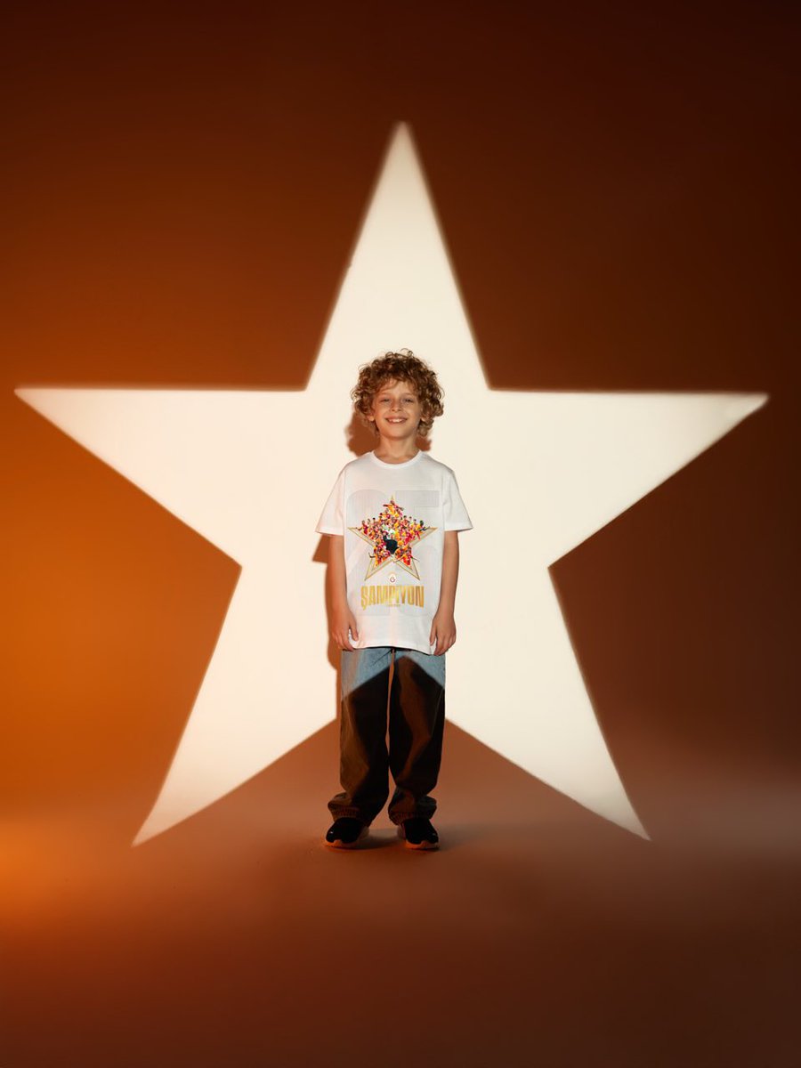 GSStore's tweet image. 25’Şampiyonluk, tarih yazanlar ve tarihe tanıklık edenler için özel tasarlandı.👇

📲 bit.ly/25ŞAMPİYONLUKK…

#BirHayatTarzıGalatasaray 
#5YILDIZLIŞAMPİYON #MAYISLARBİZİMDİR