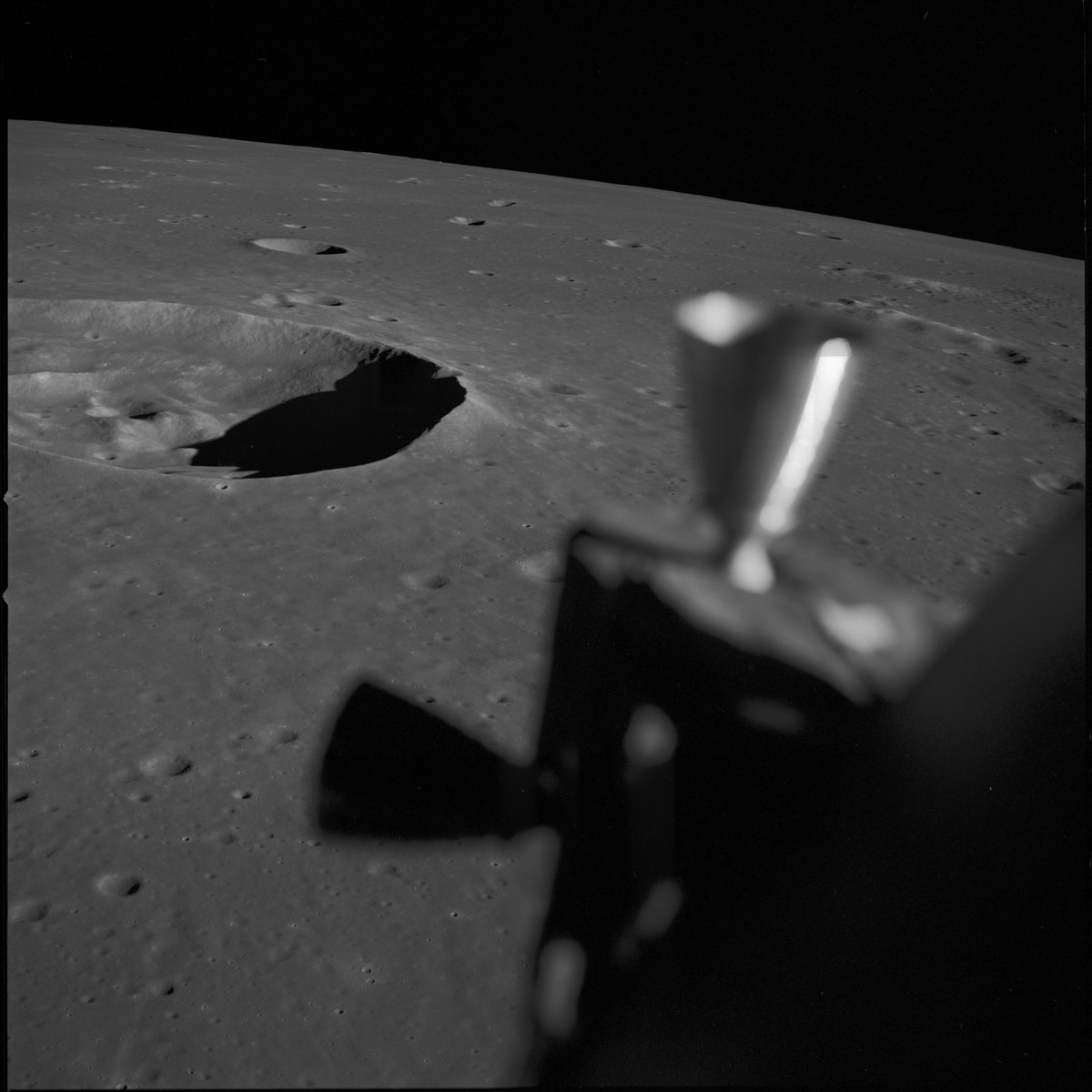 Apollo 10 astronauts Tom Stafford and Eugene Cernan descended to within 9 miles of the lunar surface #OTD in 1969—the then-closest approach to the Moon. Two months later, Neil Armstrong and Buzz Aldrin would make the first crewed Moon landing.

Photo: View of Maskelyne crater