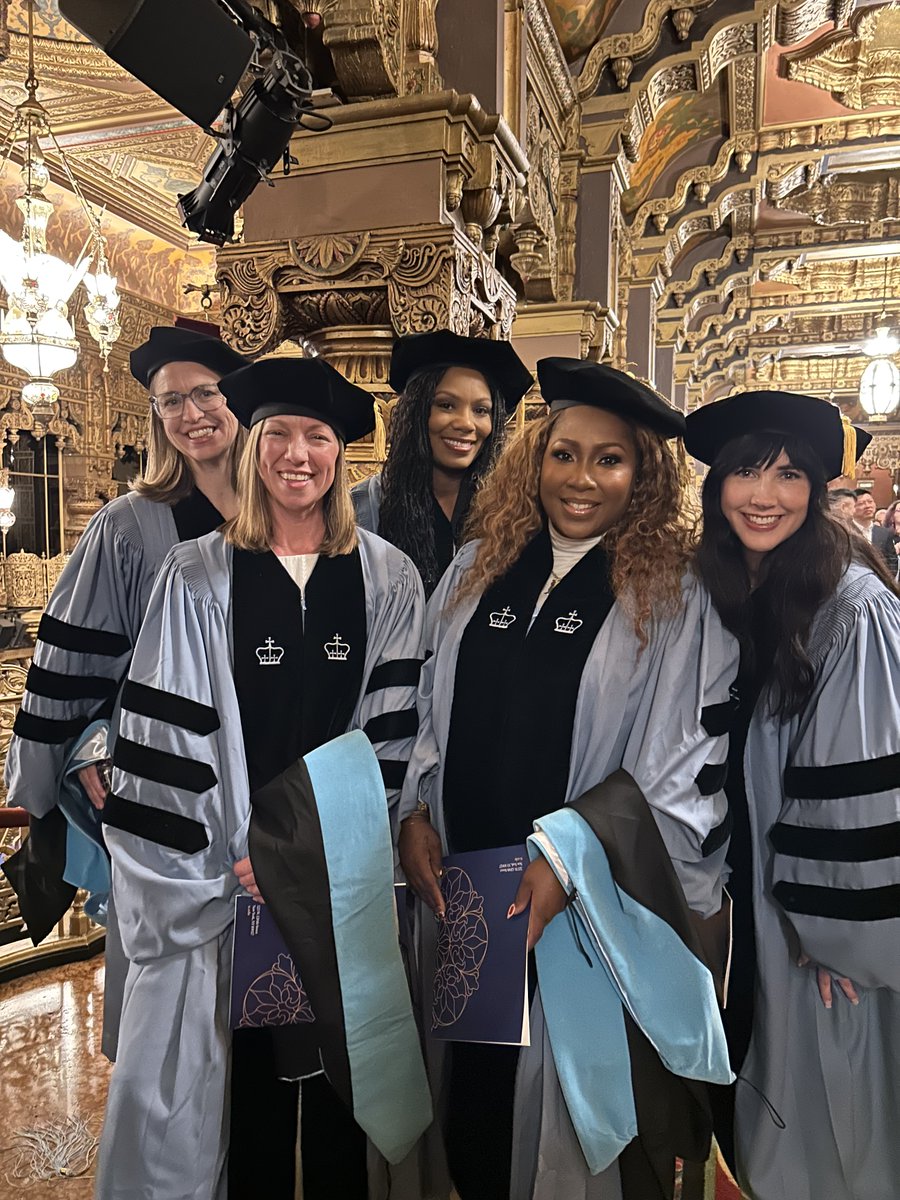 TeachersCollege's tweet image. Introducing our newest #TCAlumni! 💙🎓 #Classof2025 #TCHappy