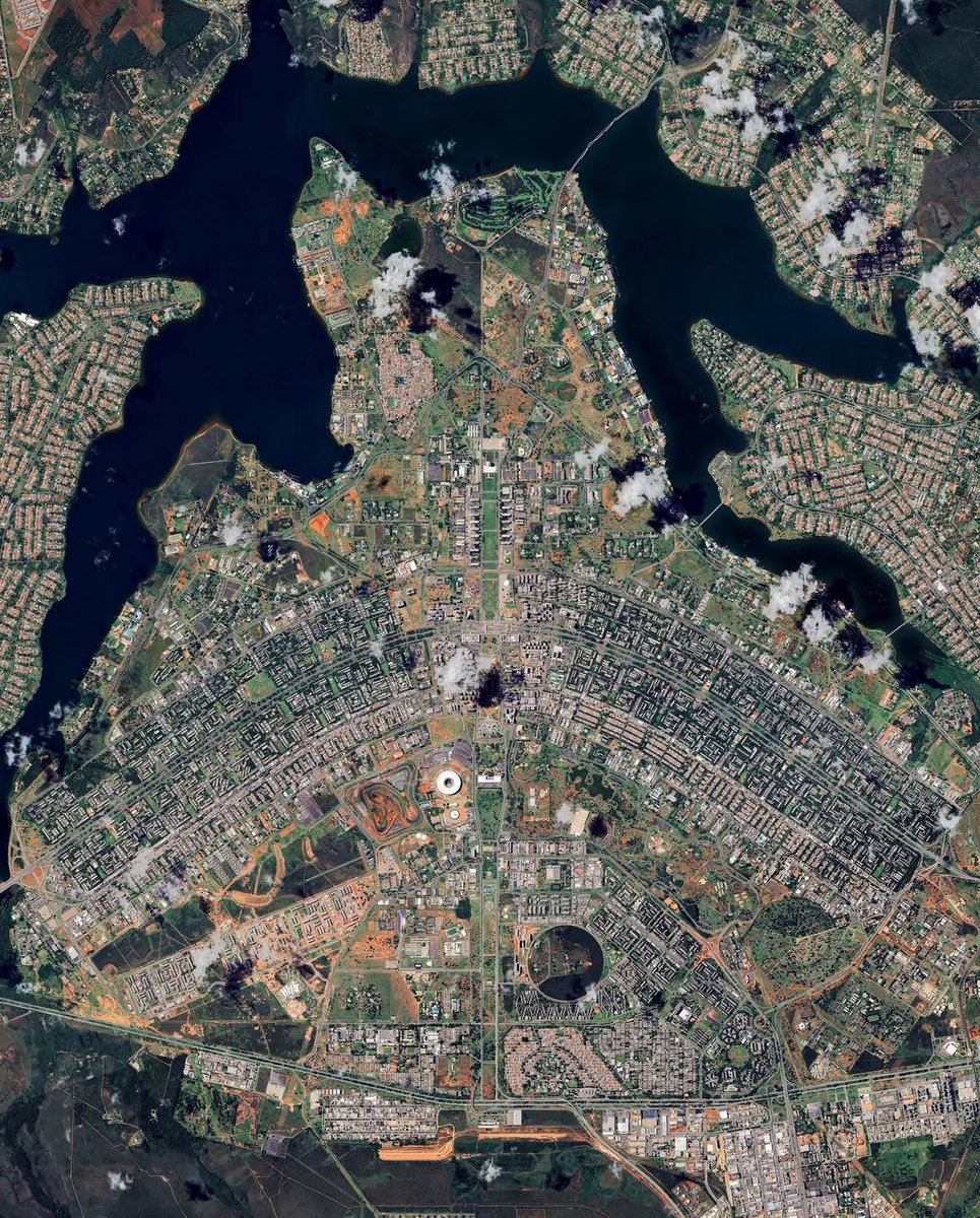 BrunnoMeloCBN's tweet photo. Brasília vista de cima! Olha que incrível! 
Consegue identificar todos os locais? 
Fotos: Sebastian Antmann 📸 https://t.co/I2uQMmtUdV