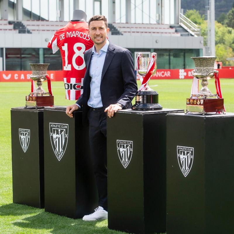 athletic_eus's tweet photo. 🥹 Horrelakoa izan da Oscar de Marcosen agur ekitaldia Lezaman ❤

"Athletic munduan egoteko modu bat da" 

Hitzaldi osoa, argazki bilduma eta laburpena 👇