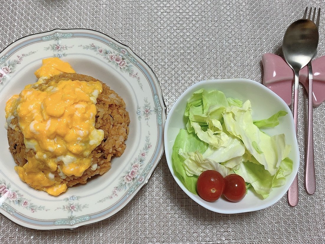 お久しぶりです！！！
今日は #たまご料理の日 でした！

たまご(5)と、に(2)わとりに(2)わとりとの語呂合わせらしいです

いつかいろんなオムライス作れるようになりたいな！！！研究中！！！！！！