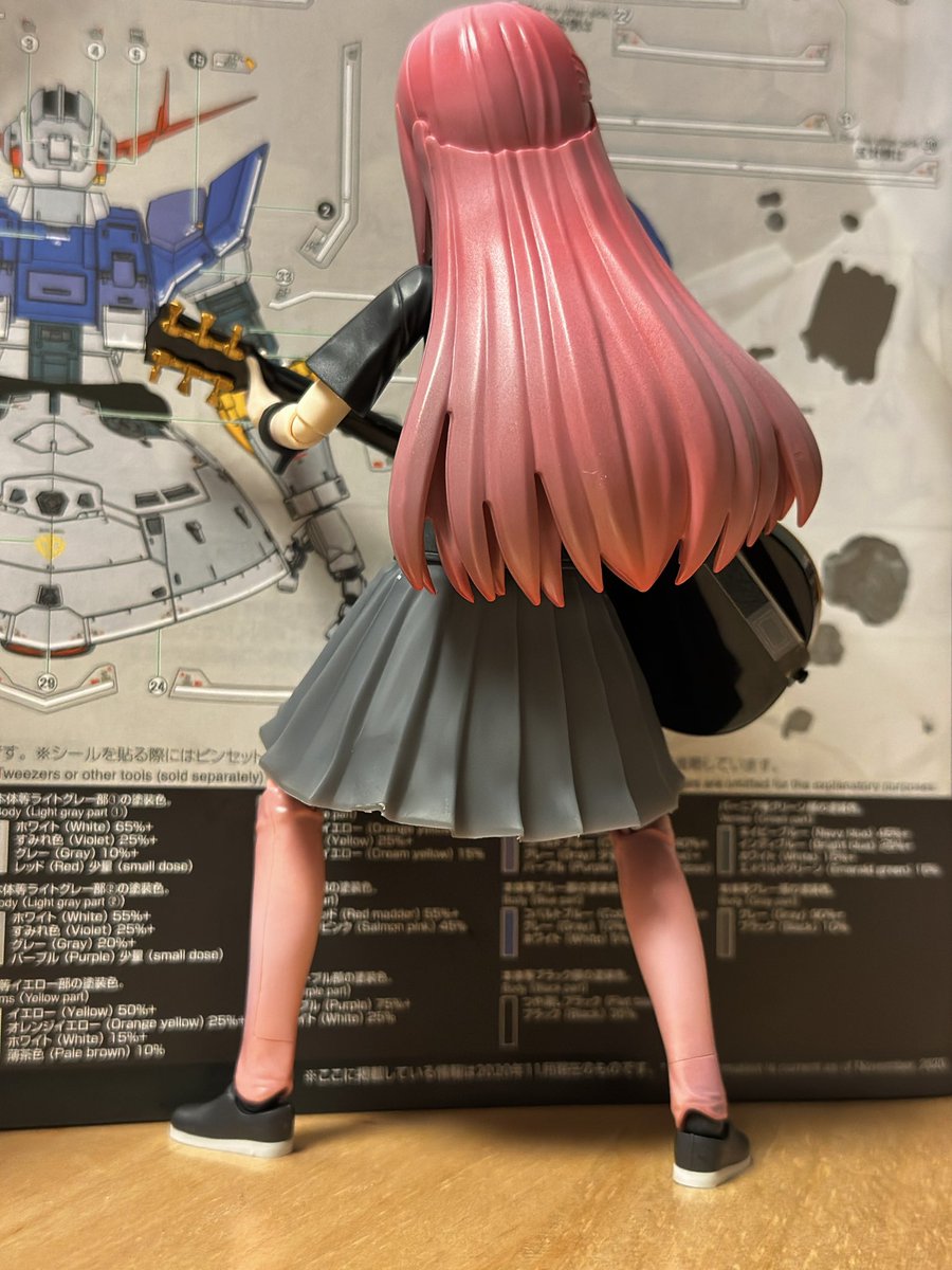 redcomet_0079_'s tweet photo. 軟質パーツは初めてで、切る時に少し失敗したり、大事な頭パーツもなくしてしまいました…。
顔パーツはアニメと少し違う気がしたので、別のものを使っています。

#ぼっちざろっく
#プラモデル
#ガンプラじゃないプラモ
#ぼっちちゃん
#プラモ初心者
#アニメプラモ
#模型好き
#プラモデル制作 https://t.co/5UUNlBWQv3