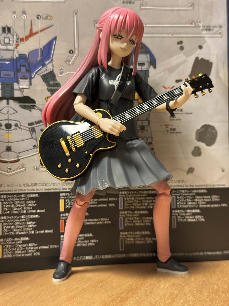 redcomet_0079_'s tweet photo. 軟質パーツは初めてで、切る時に少し失敗したり、大事な頭パーツもなくしてしまいました…。
顔パーツはアニメと少し違う気がしたので、別のものを使っています。

#ぼっちざろっく
#プラモデル
#ガンプラじゃないプラモ
#ぼっちちゃん
#プラモ初心者
#アニメプラモ
#模型好き
#プラモデル制作 https://t.co/5UUNlBWQv3