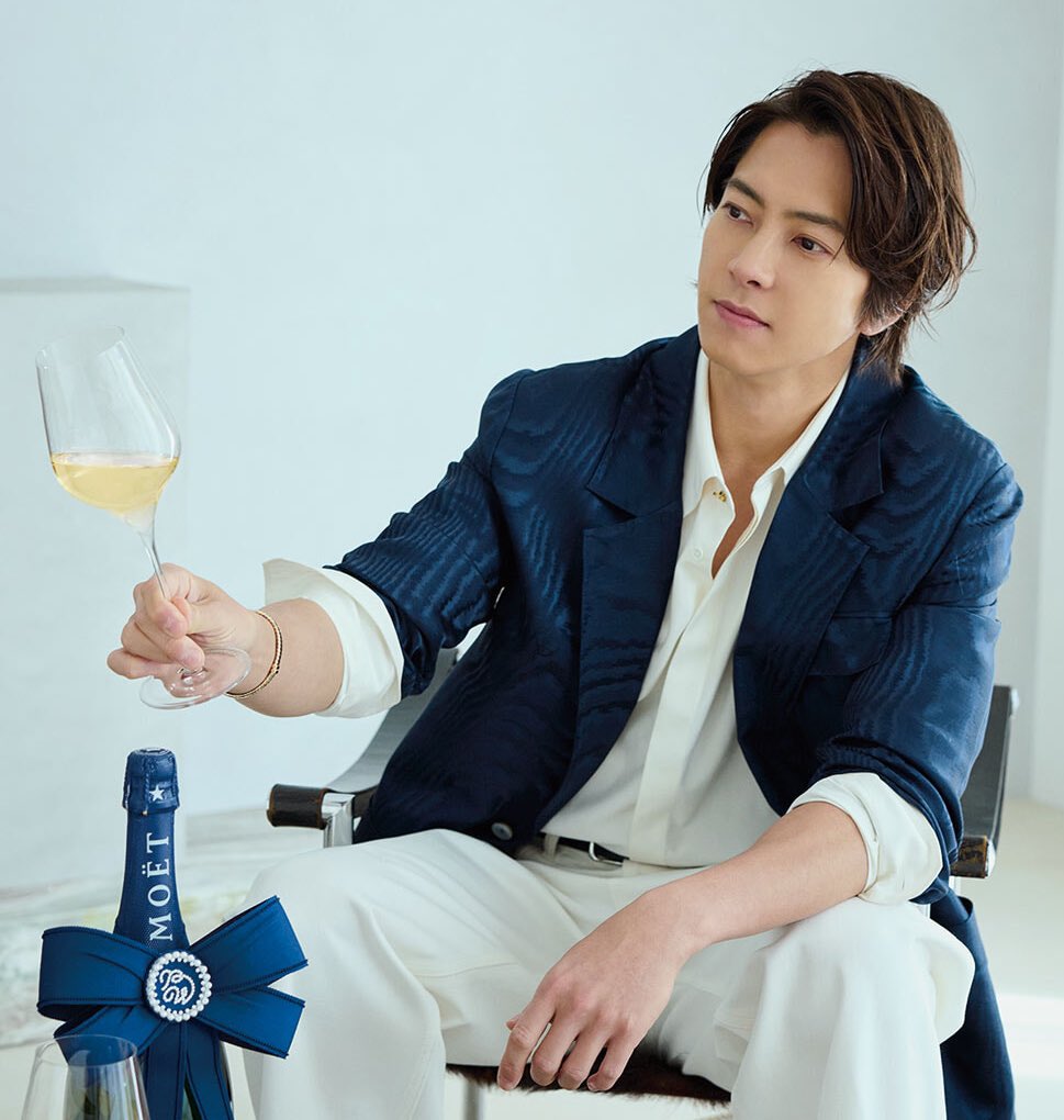 頭の先から足の先まで愛おしいやまぴー💜 発売中のFigaro Japanに載っ
