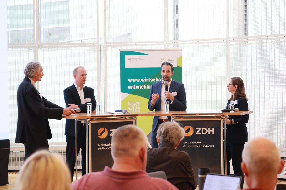 ZDH_news's tweet photo. Beim #Netzwerktreffen #Handwerk international 2025 in Berlin drehte sich alles um die internationale Projektarbeit des #Handwerks im Rahmen der Berufsbildungs- und Entwicklungszusammenarbeit. #SCIVET #Berufsbildung #handwerkinternational2025 https://t.co/LgfuHMYdTG