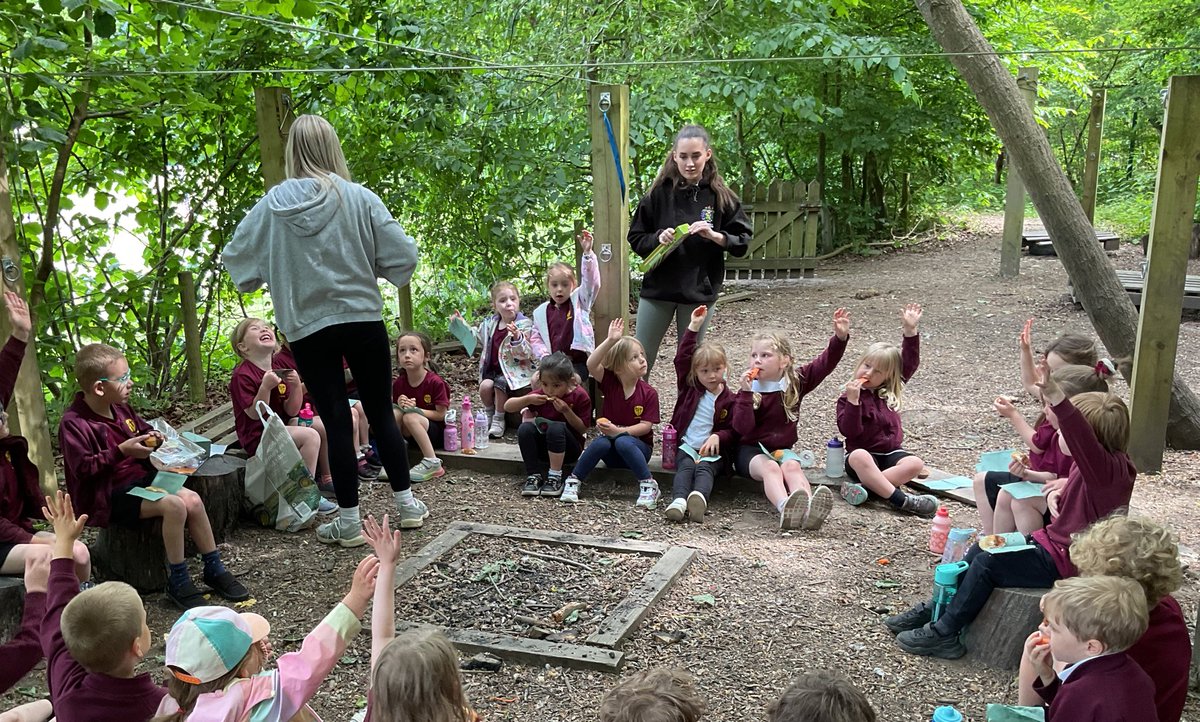 Enjoying a picnic in Forest school whilst having show and tell as a reward for working so hard this half term😁