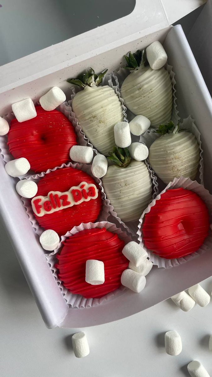 ¿No sabes si pedir donitas o fresitas con chocolate? Tu box perfecta es nuestra mix para disfrutar las dos creaciones más deliciosas de X. 🤪