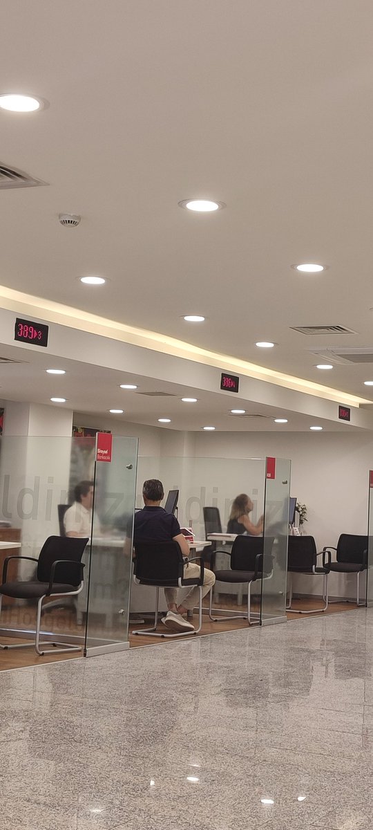 TBAYOL's tweet photo. Halen bekliyoruz. Görüleceği üzere numara hiç değişmedi. Son da oturan bayan yarım saattir boş  ?? https://t.co/n8CvOlU9TD