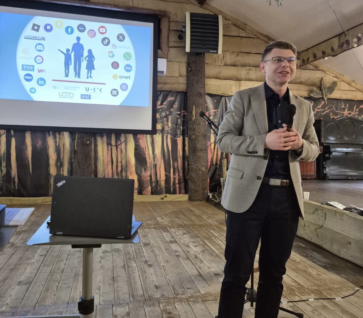 IV Kongres Psychologiczno-Pedagogiczny organizowany przez wybitny Młodzieżowy Ośrodek Wychowawczy i MOS w Goniądzu. Trwa jeszcze do jutra. Warto zaznaczyć, że w trakcie warsztatów i wystąpień dużo o:
▫️Krytycznie ważnej roli #edukacjazdrowotna 
▫️Kierunkach realizacji polityki