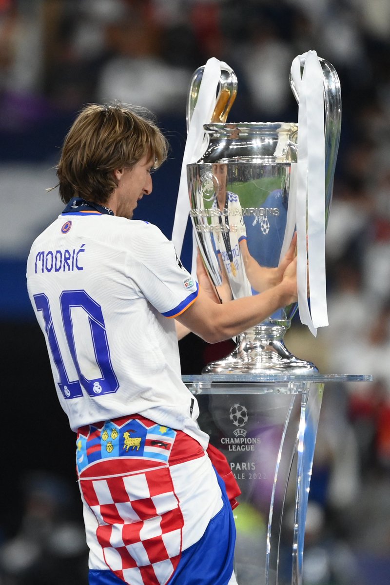 SofianeArbeloa's tweet image. Merci à un des plus grands milieux de l’histoire du football et définitivement le plus grand milieu de l’histoire du Real. 

Merci pour tes 13 années de gloire et ces 6 Ligues des Champions. Un joueur soyeux, hors du commun. Il n’y aura à jamais qu’un seul Lukita.