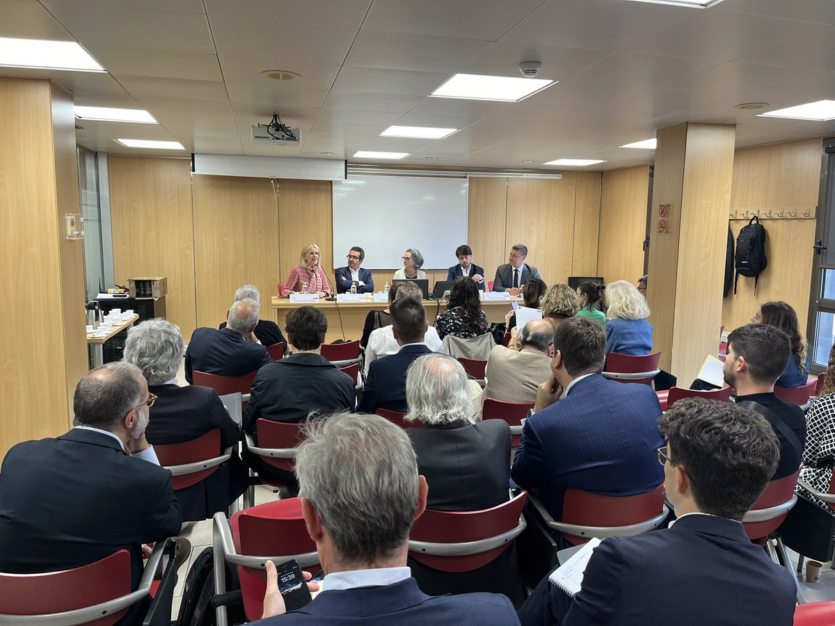ICABarcelona's tweet photo. ☕️ Abordem la visió de la Reestructuració pels Creditors Financers en una nova sessió de Cafè Concursal, amb la moderació de @ypavialalauze, diputada ICAB, i @PauBallve, president Secció Dret Concursal; i les ponències dels experts jurídics Maria Rey, Lluís Farrés i Tomás Nart. https://t.co/Jk4ejmA3pX