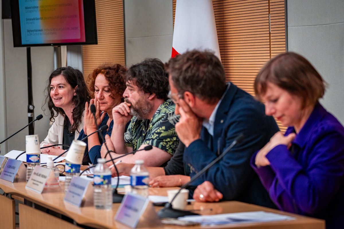 Sarah Legrain (@s_legrain) on Twitter photo 1ère table ronde de la journée : “La culture sacrifiée par l’Etat et les collectivités“, animée par ma collègue <a href="/NathalieOziol/">Nathalie Oziol</a>, avec Joris Mathieu, Mélanie Vindimian, Emmanuelle Gourvitch et Stéphane Krasniewski.
 
#CultureEnDanger 1ère table ronde de la journée : “La culture sacrifiée par l’Etat et les collectivités“, animée par ma collègue <a href="/NathalieOziol/">Nathalie Oziol</a>, avec Joris Mathieu, Mélanie Vindimian, Emmanuelle Gourvitch et Stéphane Krasniewski.
 
#CultureEnDanger