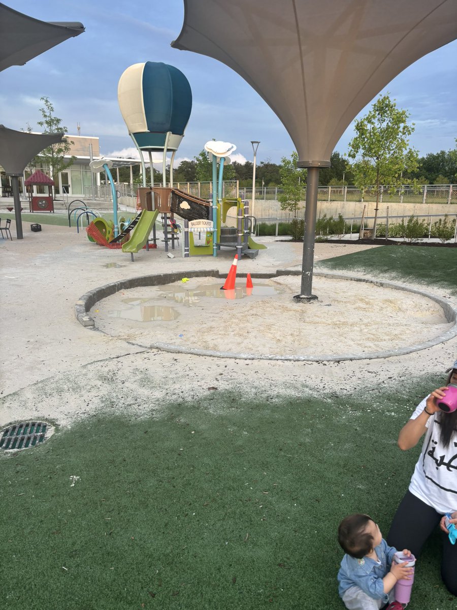 KevinRappDC's tweet image. Reservoir Park Questions for @DCDPR (in no particular order):
1. Playground Sandpit / Play Area Conversion:
The sandpit has become a serious issue, particularly from a safety standpoint:
A. Maintenance & Wear: Sand is now scattered across much of the playground, damaging…