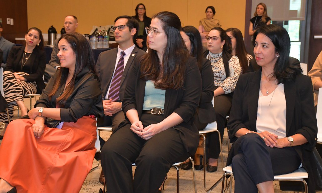 Recibimos en nuestras oficinas a los participantes del Programa de Inglés para Servidores Públicos. En esta actividad, los participantes exploraron más sobre la relación bilateral entre EE.UU. y Paraguay, una inversión en el fortalecimiento de las relaciones en los años por