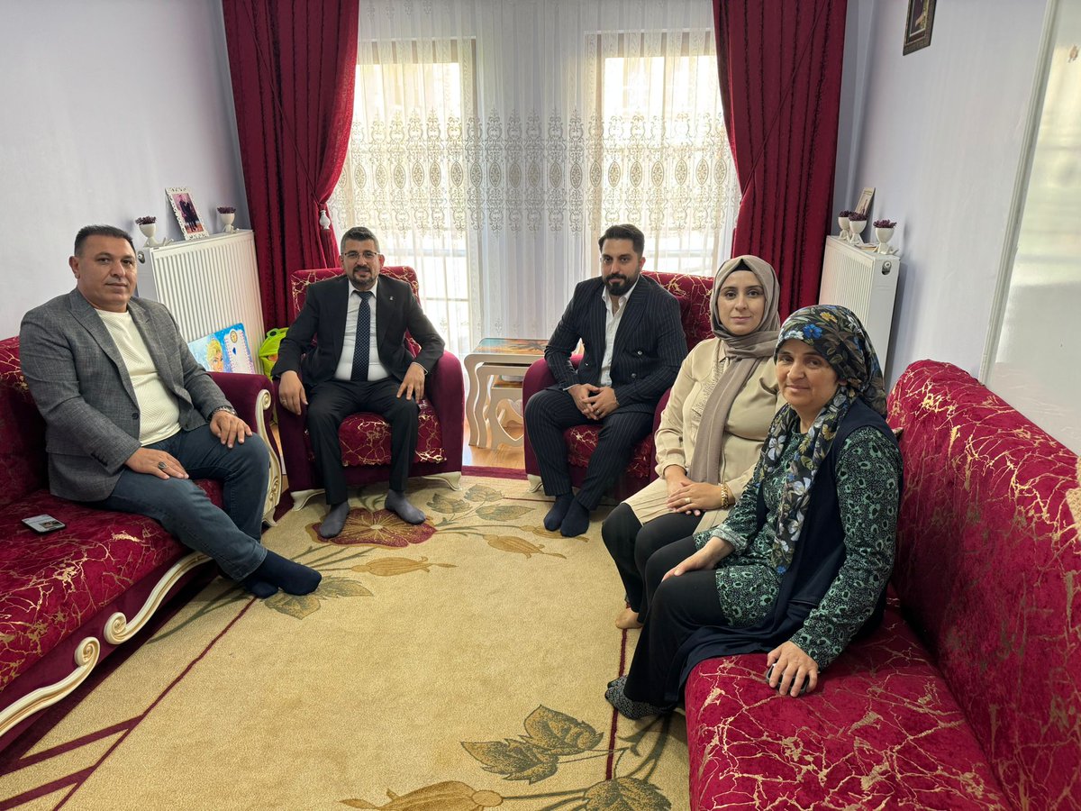 AK Parti İl Başkan Yardımcılarımız ile birlikte, Battalgazi ve Demokrasi Mahallelerimizde ikamet eden kıymetli ailelerimize konuk olarak İl Başkanımız Hüseyin Okandan ve İlçe Başkanımız Tayyar Şahin'in selamlarını ilettik. Nazik kabulleri için teşekkür ederiz.