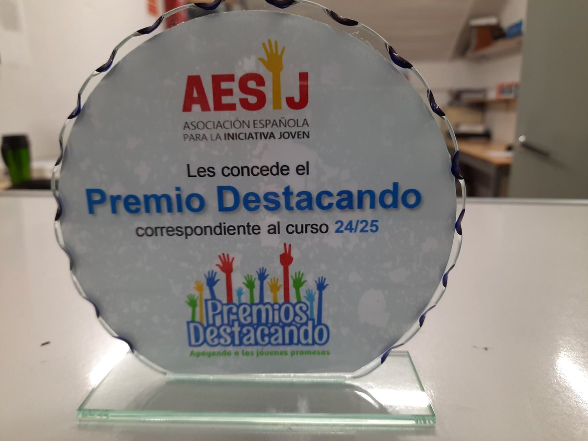 Enhorabuena a l@s alumn@s del proyecto eTwinning #DeRitaAMargarita del IES #PalomerasVallecas por colorear de eTwinning nuestro día y obtener el Premio Destacando 24/25 por su colaboración durante todo el curso con l@s compañer@s del <a href="/IESCervantes1/">IES Cervantes</a> <a href="/iessantateresa/">ies.santateresa</a> <a href="/LiceoDaVinciFi/">Liceo L. da Vinci FI</a>