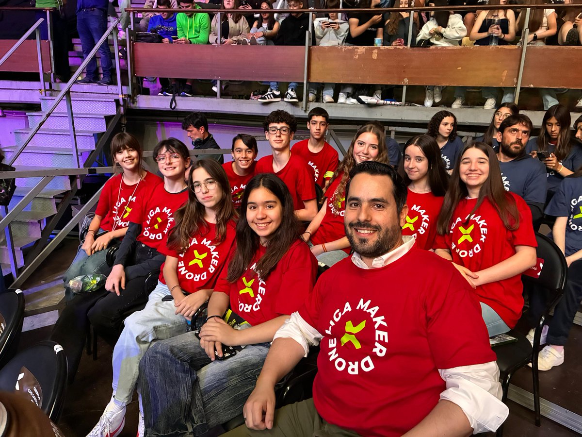 maristasourense's tweet photo. Un año más, participamos en la final de la #LigaMakerDrone, junto a otros 17 centros de Galicia.
¡Gracias a @FundacionBarrie y el centro tecnológico ITG por convocarnos a esta jornada y acompañarnos en el proceso! ¡Enhorabuena a todos los participantes!
#ViveMaristas #Talentia https://t.co/8hWoBlyBcB