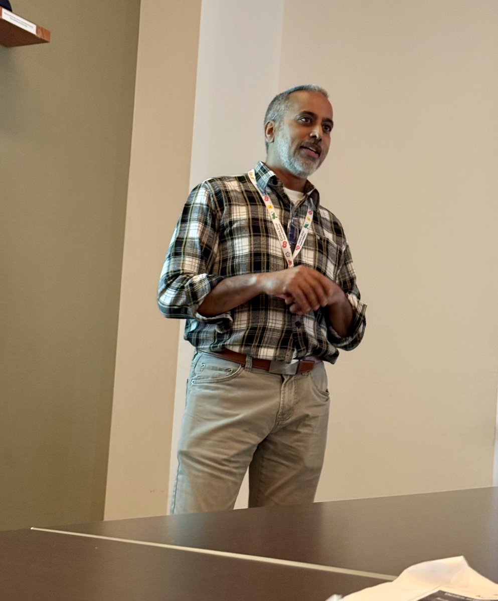 MarbanLab's tweet image. Fascinating lab meeting by guest Mustafa Khokha, @GuerinChildrens pediatric geneticist who’s implicated #IonChannels in the earliest steps of human (and frog) development. Turns out membrane potential is involved in gastrulation and heterotaxy! 😬🤔
