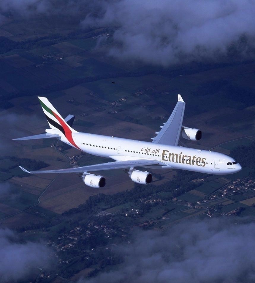 AirplaneCentral's tweet image. The Airbus A340-500 once held the record for the longest non-stop commercial flight by distance, flying from Singapore to Newark, USA, covering about 16,600 kilometers.