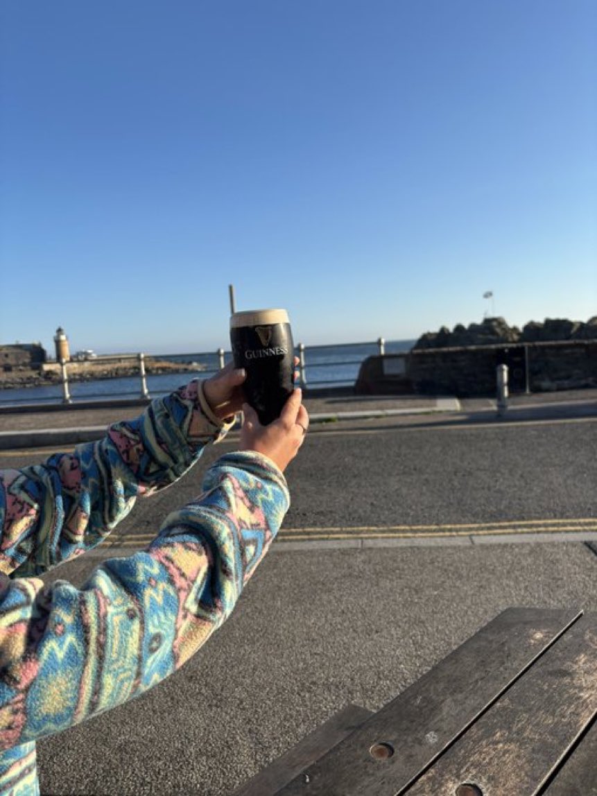 A mighty Guinness by the ocean and not a cloud in the sky👌👌👌

Thanks <a href="/Jardine2112/">Ross</a> for the photo really appreciated keep them coming 

Definitely a pint with a view 👌