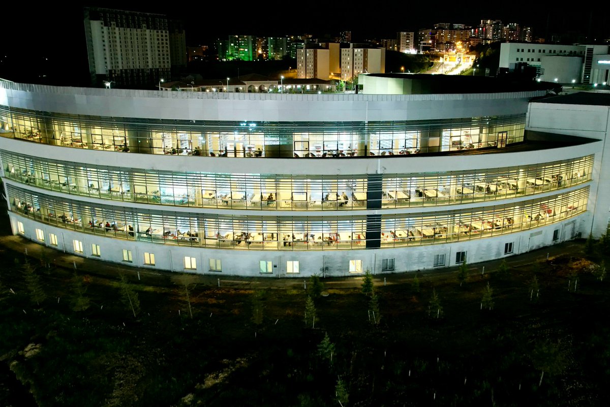 Akşam olunca kampüs 🌆  

🏐 Biraz voleybol,  
⚽ Biraz futbol,  
🎬 Film molası,  
📚 Kitapla kapanış

#KastamonuÜniversitesi