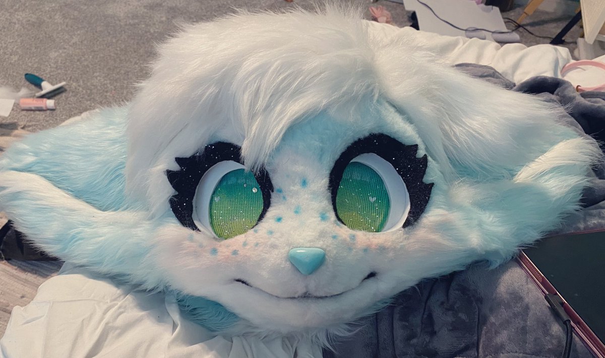 Added blush and eye glitter! Feeling like the belle of the ball🎀🩵