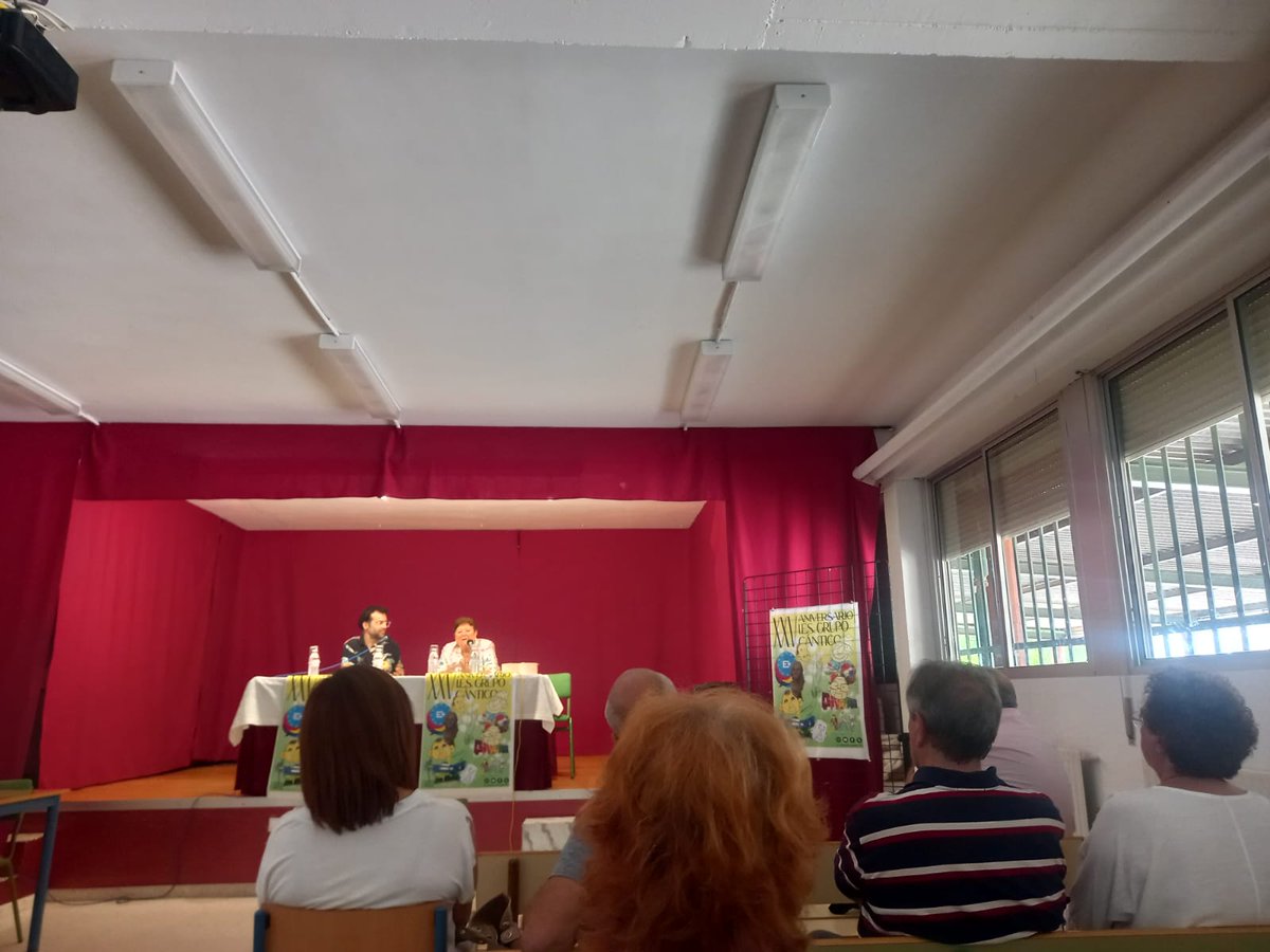 Asistimos a una de las numerosas actividades programadas para conmemorar el XXV ANIVERSARIO DEL IES GRUPO CÁNTICO: mesas redondas de alumnado, profesorado y directivas que han pasado por un centro cuyos valores se mantienen desde sus inicios...<a href="/cepcordoba/">CEP Córdoba</a> <a href="/iescantico/">IES Grupo Cántico</a>