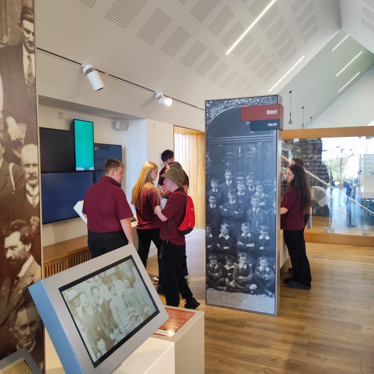 Bhí lá álainn taitneamhach &amp; suaimhneach ag scoláirí bhliain 3 inné ar thuras Staire chuig Ceárta Pheadar Ó Cualáin ins na Minna, Ionad an Phiarsaigh Rosmuc &amp; sráidbhaile an Spidéil😎
<a href="/GRETBOfficial/">Galway and Roscommon ETB</a>