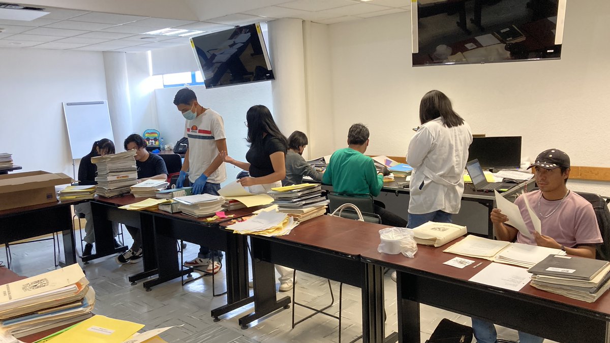 📚🙌 ¡Gracias por su participación!

Agradecemos a las y los estudiantes de la <a href="/filos_unam/">Filosofía y Letras UNAM</a> <a href="/UNAM_MX/">UNAM</a> por sumarse al Taller de organización documental de archivos, impartido por el profesor José Luis Gutiérrez Ramírez en el IIBI. 🗂️📖