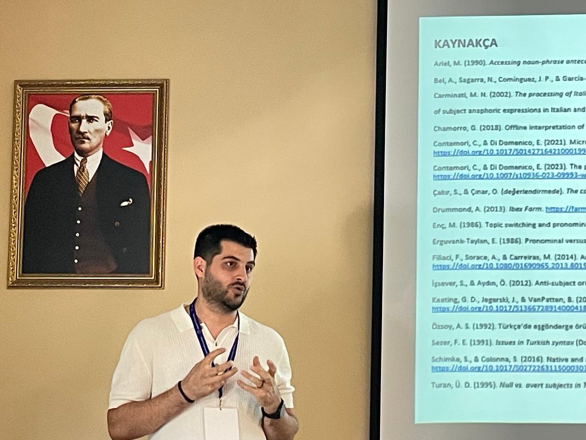 Dr. Oktay Çınar, bu yıl Atatürk Üniversitesi evsahipliğinde düzenlenen 38. Ulusal Dilbilim Kurultayında “Türkçede boş ve açık özne adılların artgönderim çözümlemeleri: Anlambilimsel koşullanmanın rolü” başlıklı çalışmasını sundu. #imüdilbilimi #imuling #imudilbilim #oktayçınar