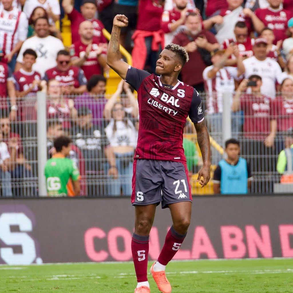 ¡NO SE PUDO! 

Fidel Escobar fue titular en la derrota 1-0 de Saprissa sobre Alajuelense por la final de vuelta de la primera división de Costa Rica. 

Así concluye la temporada para el ‘Comandante’

#Somoslasele 💯🇵🇦