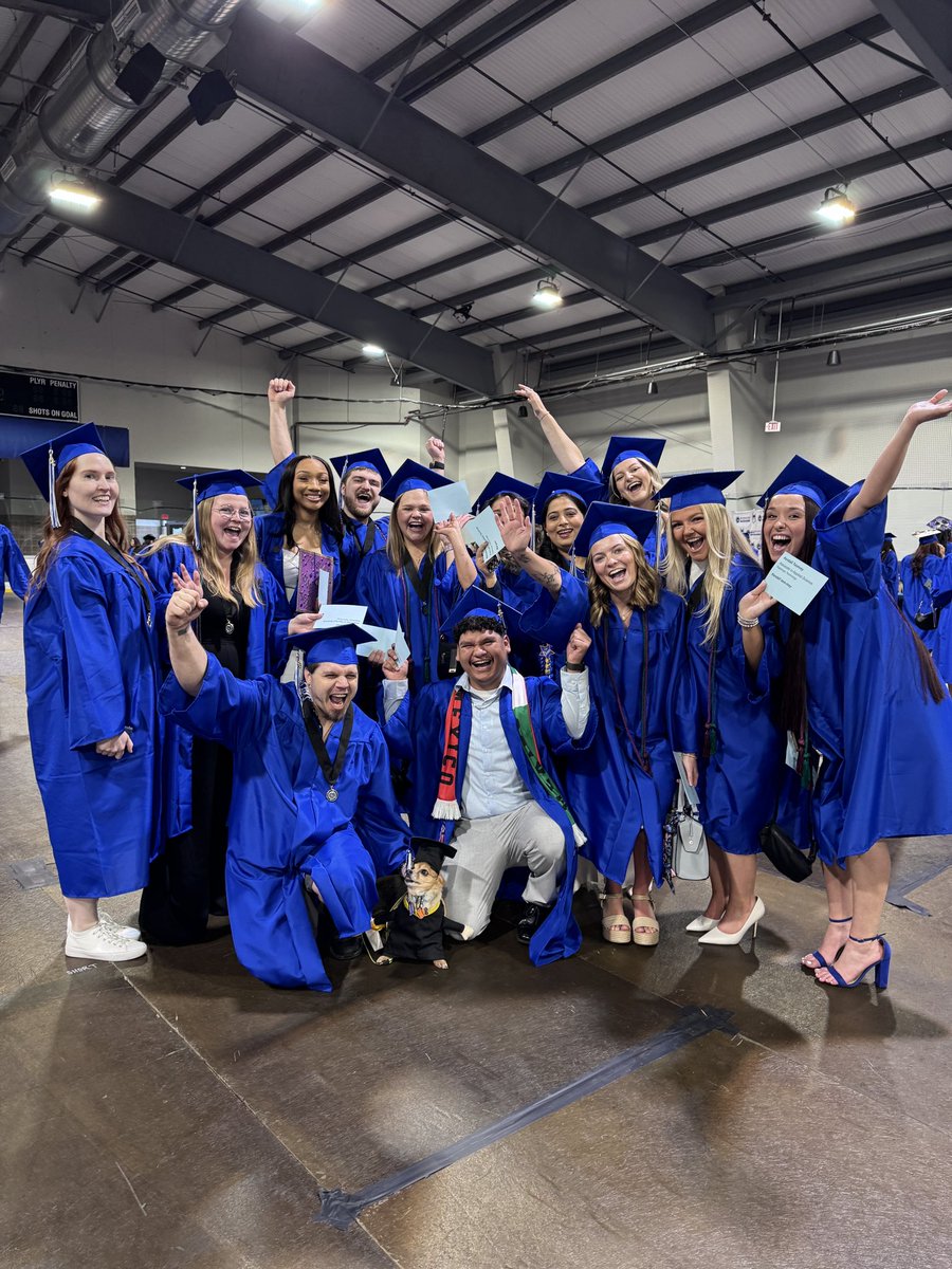 Congratulations 2025 grads! 🎓📚