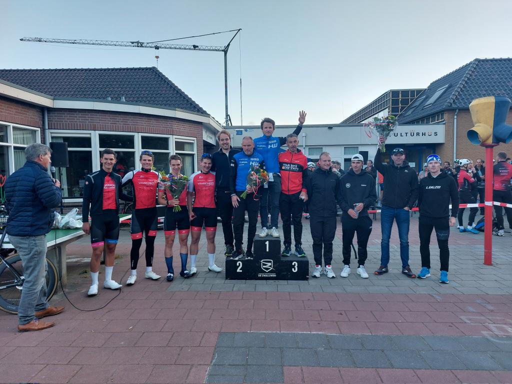 Winnaars ploegentijdrit vriendenteams: 1. Peddelaars HWV 2.  Maarkelse Beukers 3. RSC Stadtlohn