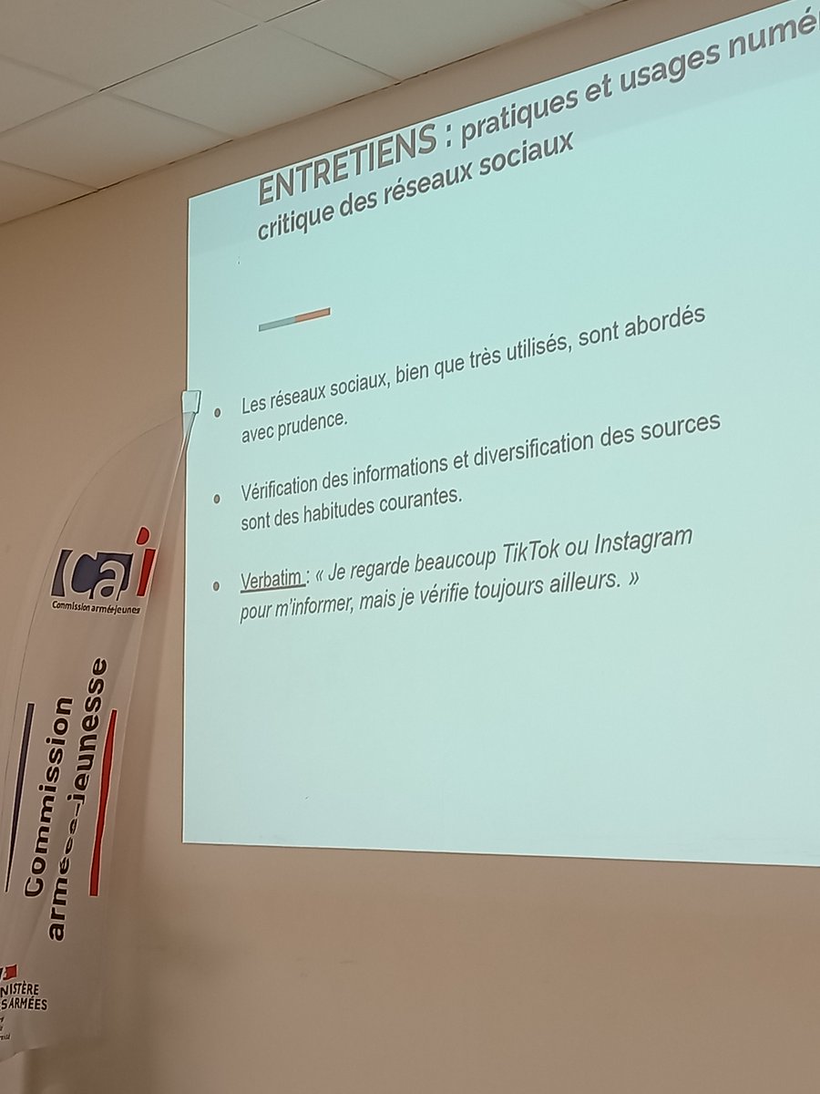 Restitution ce 22/5/2025 à la caserne Lambert (#LaReunion) de l’enquête sur les représentations de la conflictualité entre nations, menée nos  étudiants L2 #Infocom, en collaboration avec le #LCF et le #CRAJ (Ministère des Armées) et encadré par G. Molinatti et moi-même.