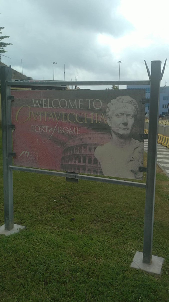 randomcrayon's tweet image. Cruising around Italy #wheninrome