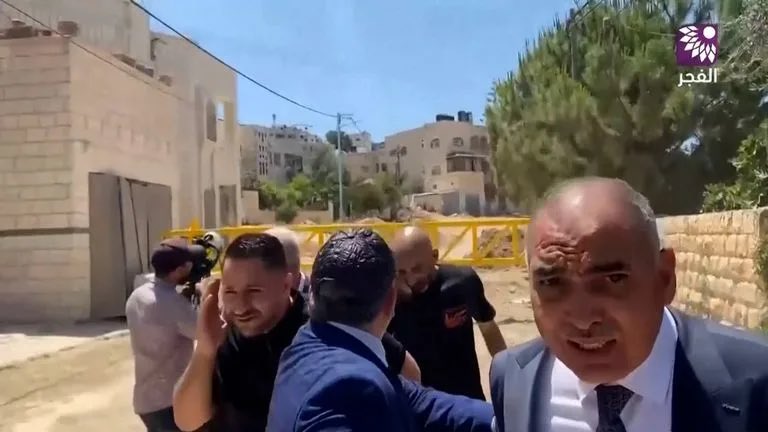 DrMartinGak's tweet photo. Israel um 15 Uhr: Schüsse auf Diplomaten sind akzeptabel.

Israel um Mitternacht: Schüsse auf Diplomaten sind inakzeptabel https://t.co/LGUqoYJww5