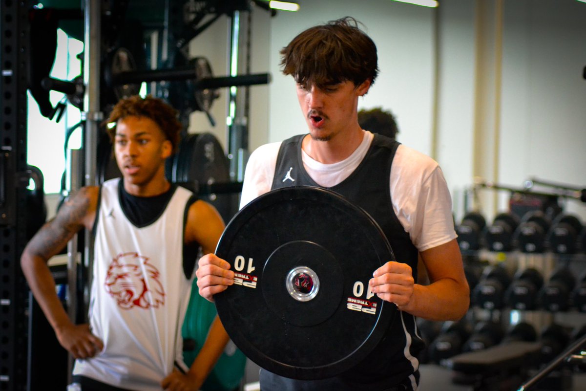 WEIGHT ROOM VIBES! <a href="/IUCAthletics/">IU Columbus Athletics</a> <a href="/IucMens/">IU_Columbus_Men's_Basketball</a>