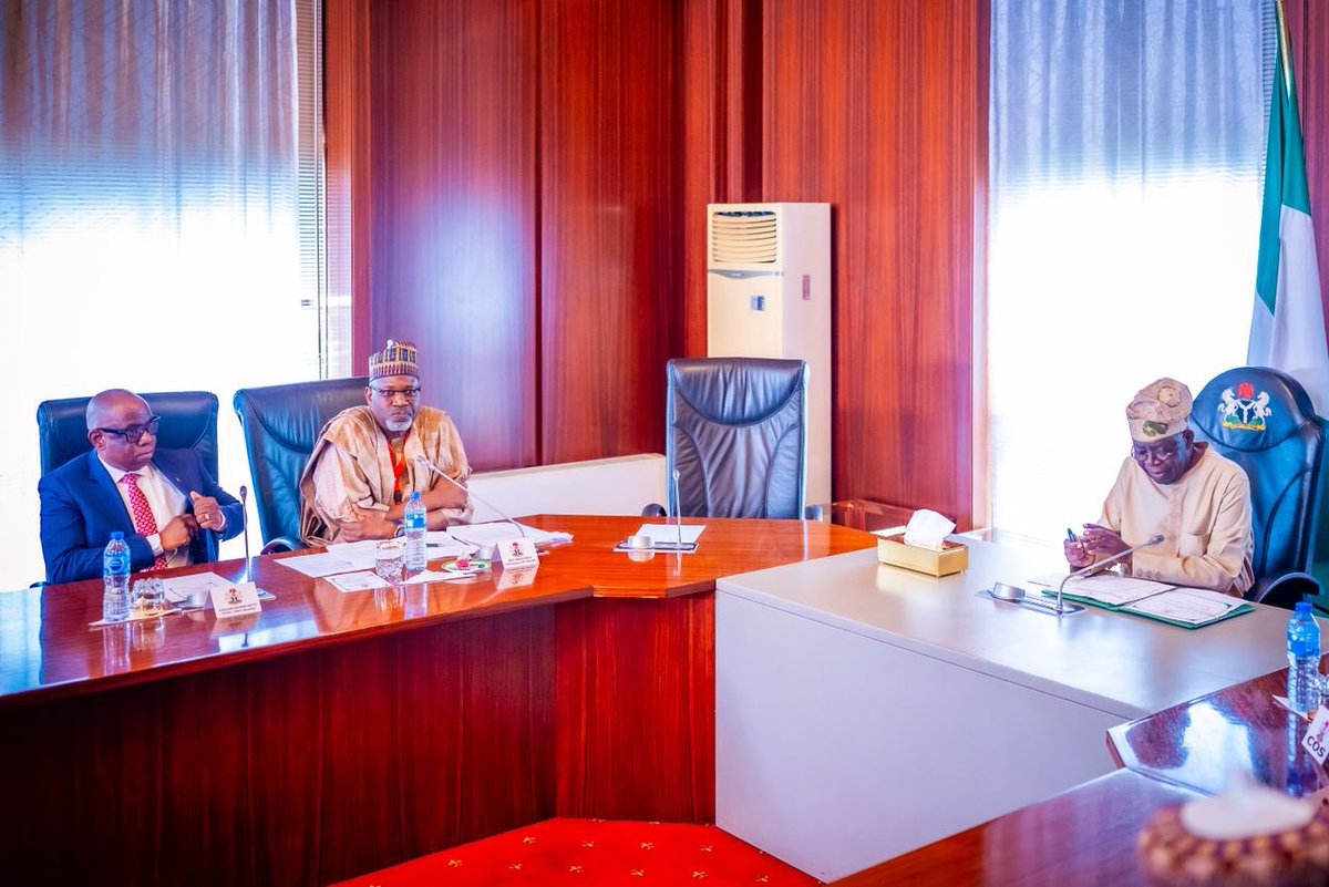 moore_ojo's tweet image. Earlier today, President Tinubu inaugurated the board of NNPCL limited today and charged the new leadership to transform the state owned enterprise to a respectable global business.

#VillaToday