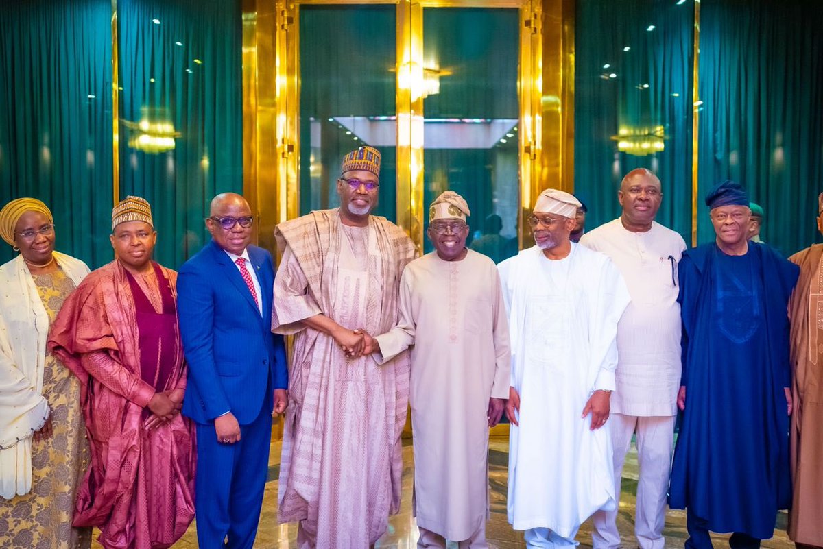 moore_ojo's tweet image. Earlier today, President Tinubu inaugurated the board of NNPCL limited today and charged the new leadership to transform the state owned enterprise to a respectable global business.

#VillaToday