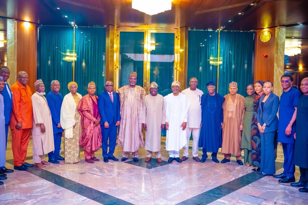 moore_ojo's tweet image. Earlier today, President Tinubu inaugurated the board of NNPCL limited today and charged the new leadership to transform the state owned enterprise to a respectable global business.

#VillaToday