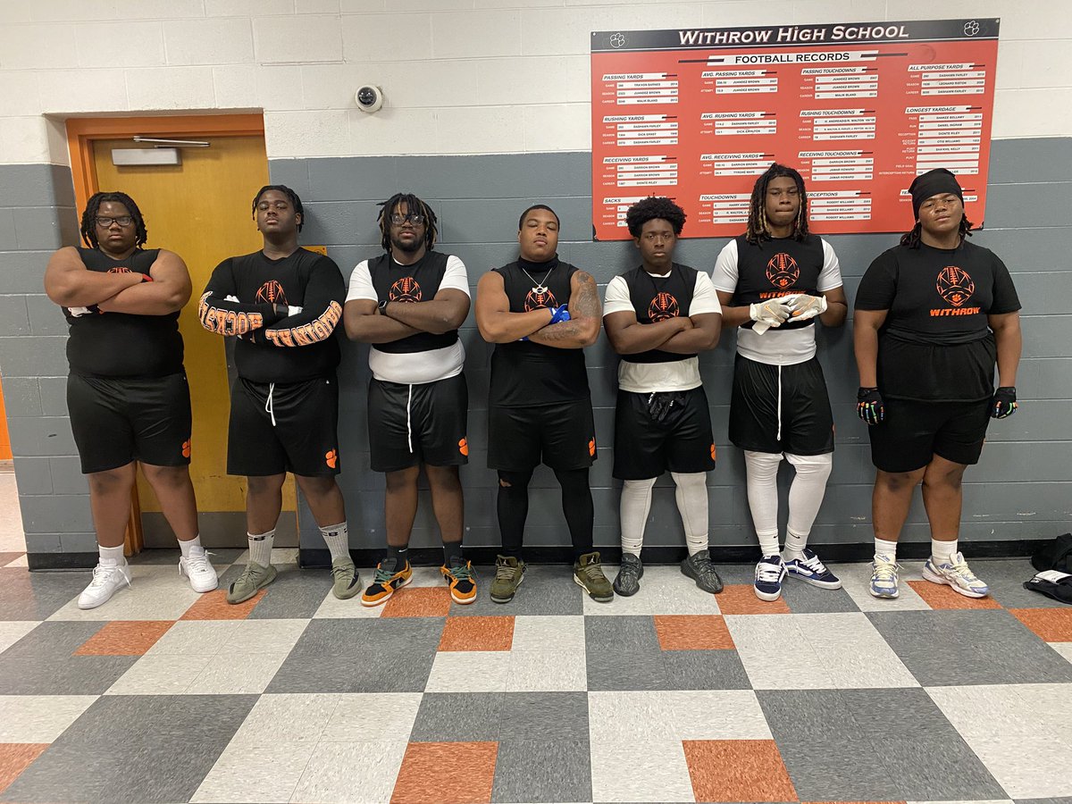 Championship football starts up front! 
#WeComing
#theWITHROWway 
#OLine 

🐅 🐾