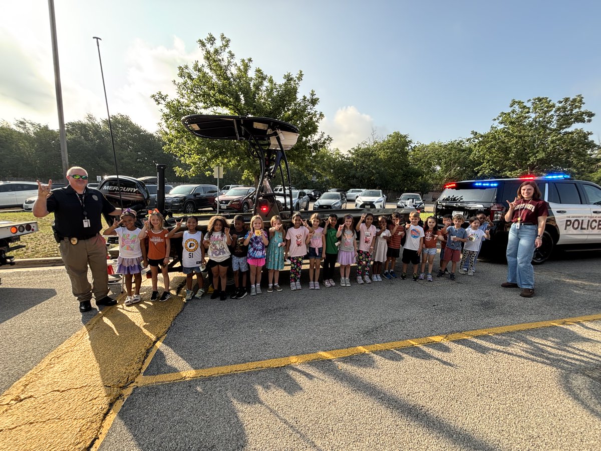 Today, UTPD officers had a blast connecting with young Longhorns at the Touch a Truck event at Davis Elementary! 🚔👮‍♂️
Kids got to explore police vehicles, chat with officers, and take home some UT swag, because it’s never too early to show that Longhorn pride! 🤘 #HookEm