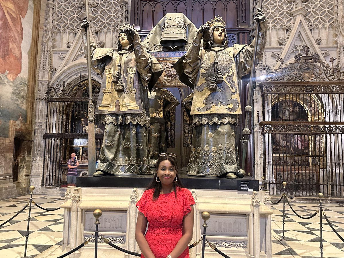 paulinenjoroge's tweet image. The tomb of Christopher Columbus at the Seville Cathedral in Spain (Largest Gothic Cathedral in the world and the 4th largest overall), and the tomb of Vasco da Gama at the Church of Saint Mary of Bethlehem, Lisbon,