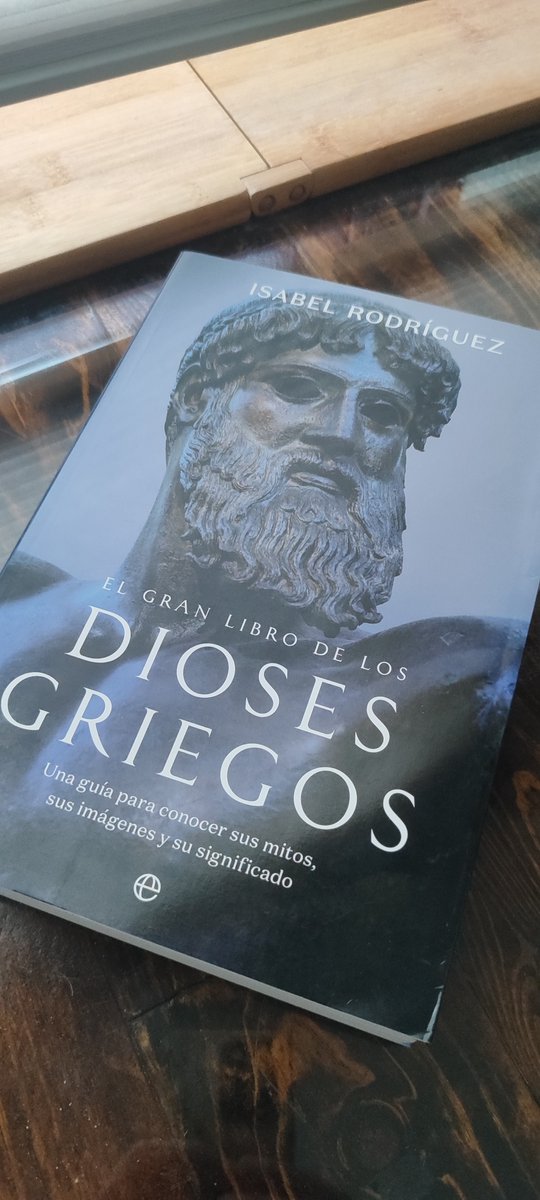 Del caos nacieron los dioses, y con ellos, las pasiones del mundo.

Isabel Rodríguez nos guía por el corazón del Olimpo: amores, venganzas, simbología y poder.

Una obra esencial para entender la cultura y la imaginación del mundo heleno <a href="/esferalibros/">La Esfera de los Libros</a>

🔗 amzn.to/43dddwp