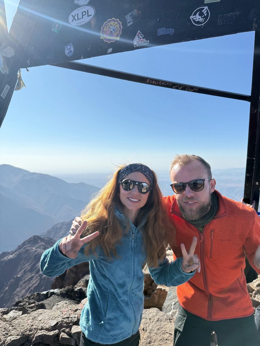 Vanmorgen om 8u43 (GMT):

<a href="/ThomasDecru/">Thomas Decru</a> feliciteren met zijn 1ste summit 

Ok ja en tegelijkertijd TOUBKAL #2 for me 🫡 😅

#topdag