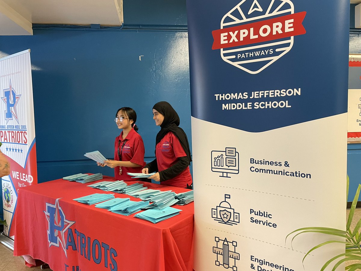 ExploreTJMS's tweet image. Loved seeing our Ambassadors support promotion ceremonies today! @TJPatriots @JCPSExploreEA @ExploreJCPS